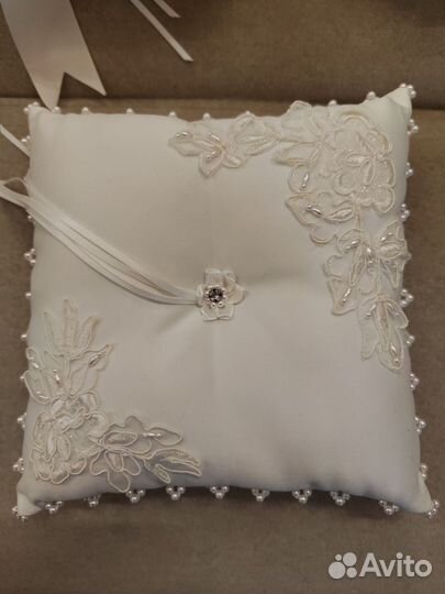 Свадебные корзины и подушка