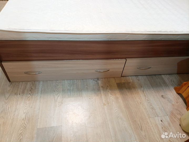 Кровать с матрасом бу