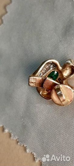 Брошь с изумрудом и бриллиантами