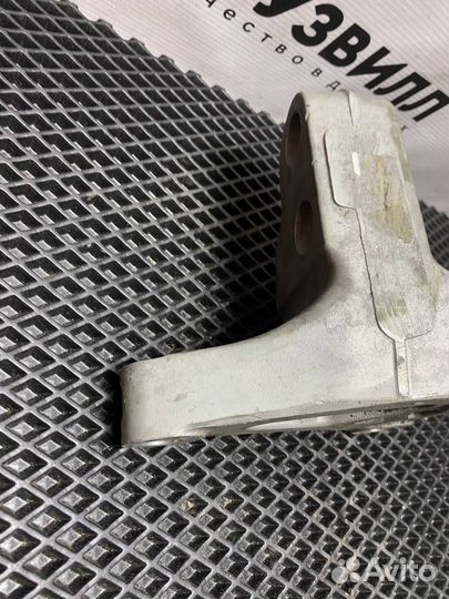 Кронштейн двигателя задний правый Renault Magnum