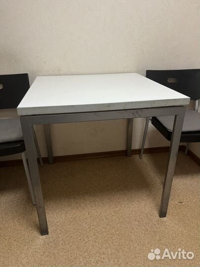 Cтoл обеденный неpаскладной б/у