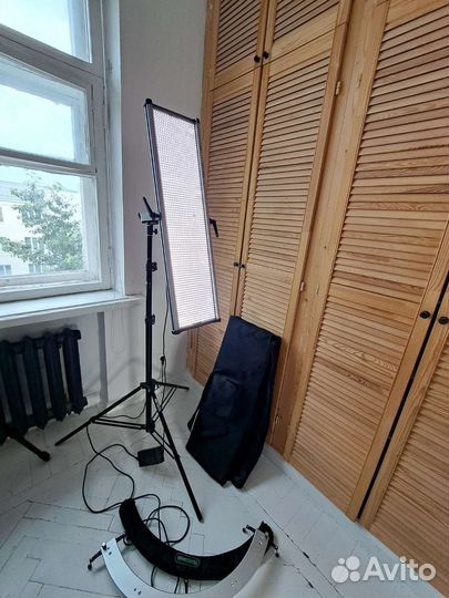 Постоянный свет UltraPanel 1806 LED + стойка