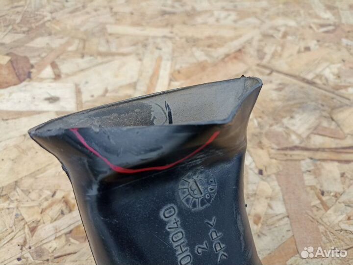 Патрубок воздушного фильтра Toyota Avensis ZZT251