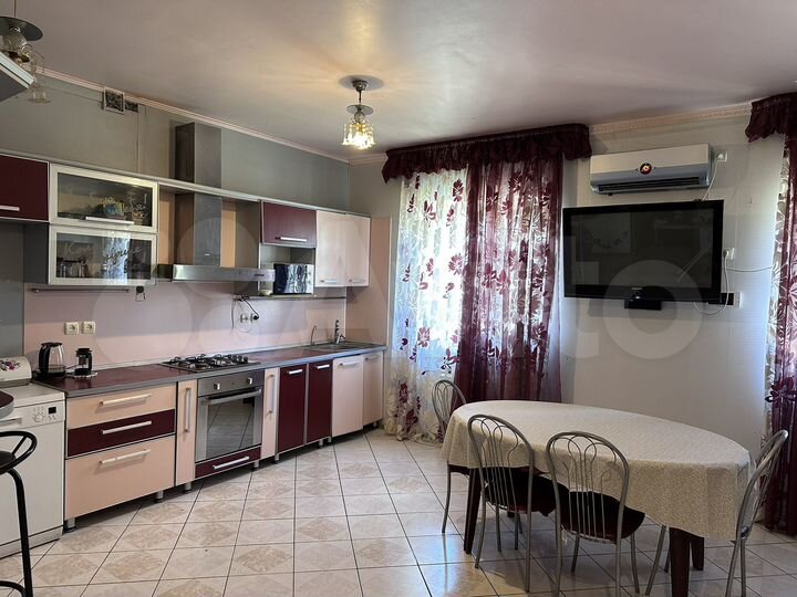 Коттедж 365 м² на участке 18 сот.