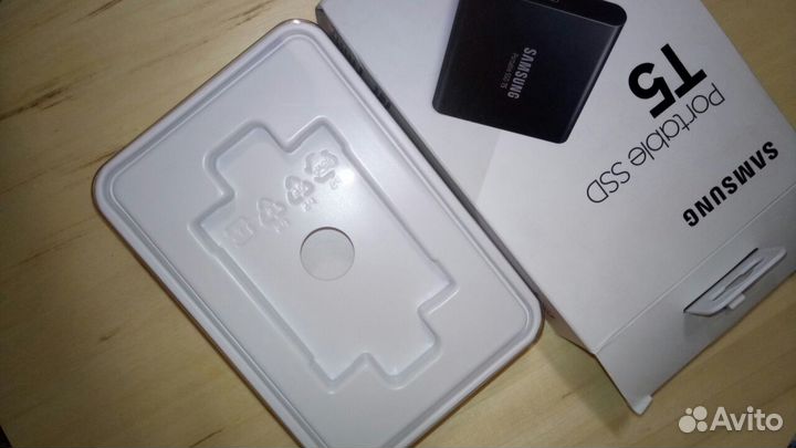 Коробка от samsung Portable SSD T5 на 1 тб