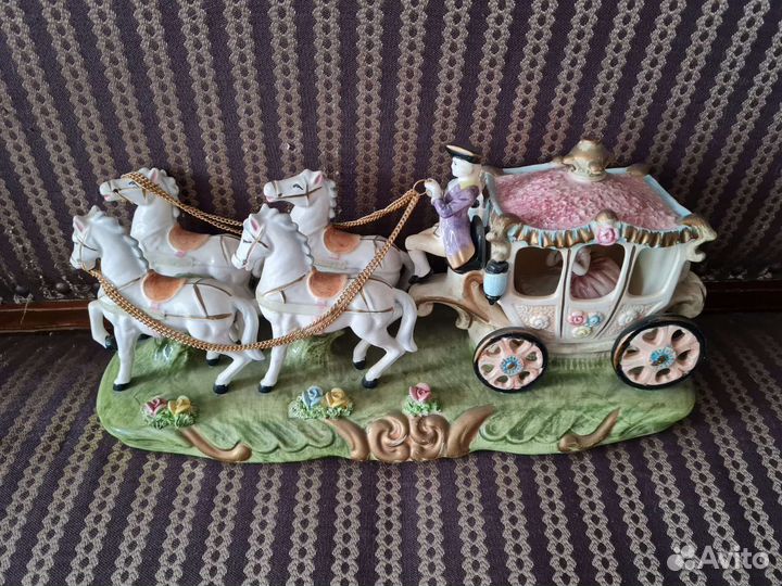 Фарфоровое карета