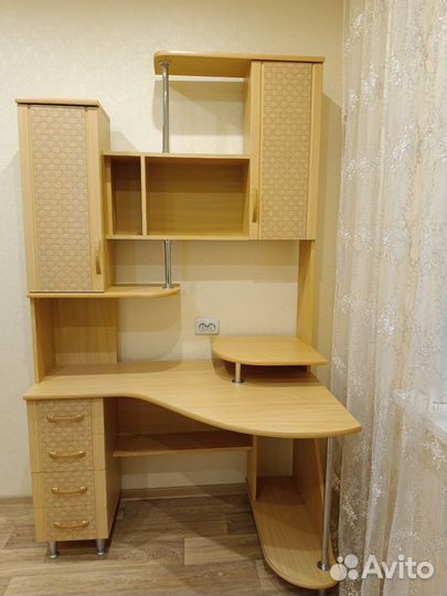 Вместительный письменный компьютерный стол бу