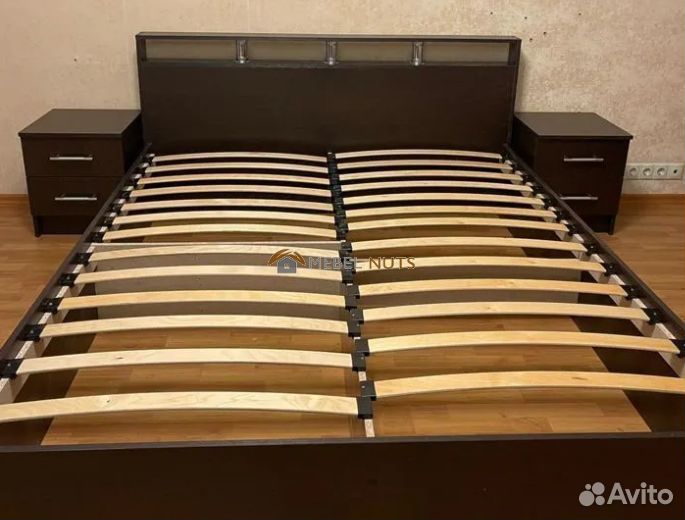 Кровать с матрасом