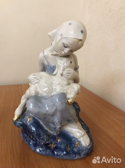 Статуэтка времен СССР