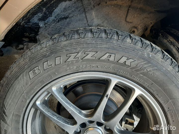 Bridgestone Blizzak DM-Z3 225/65 R17