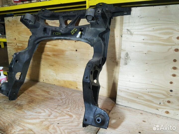 Балка поперечная передняя Mercedes-Benz B-Class