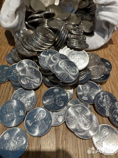 25 рублей фифа 2018 кубок и эмблема забивака