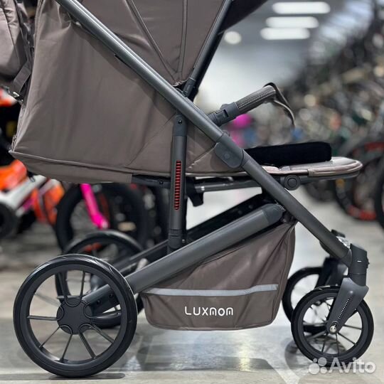 Прогулочная коляска новая