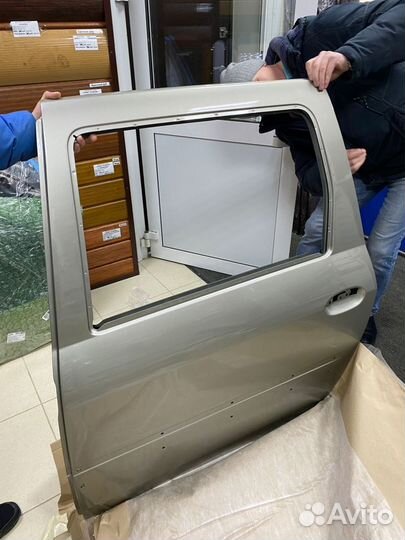 Дверь задняя левая Ларгус цвет Серый базальт 242