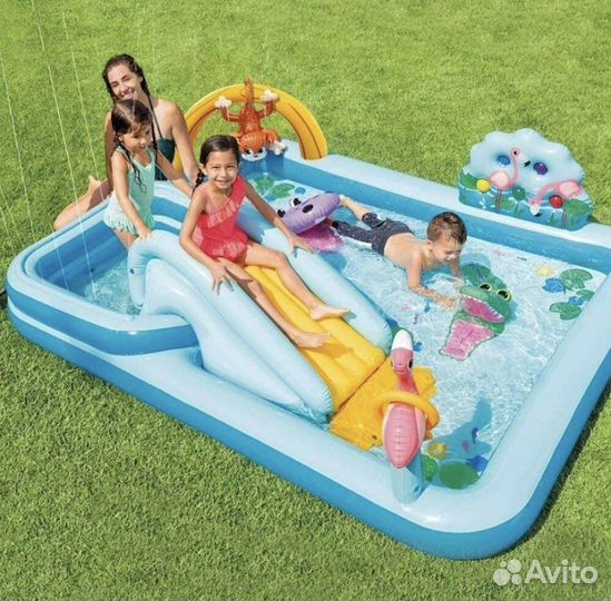 Детский надувной бассейн с горкой и игрушками