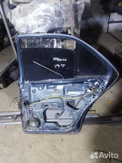 Задняя правая дверь Mercedes Benz W210
