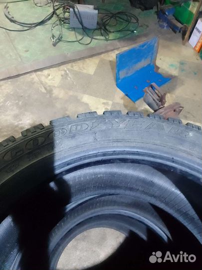 Goodyear UltraGrip 500 245/45 R18