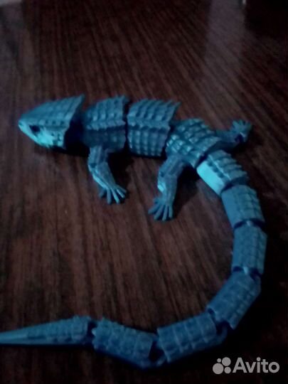 Ящерица из пластика