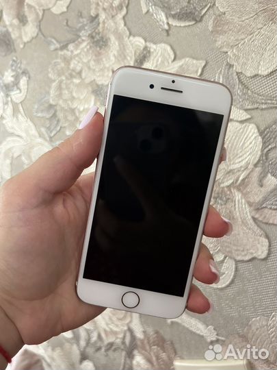 Телефон iPhone 7