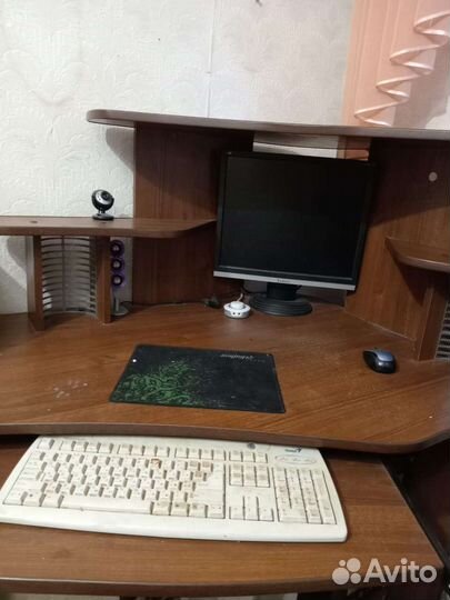 Компьютерный стол