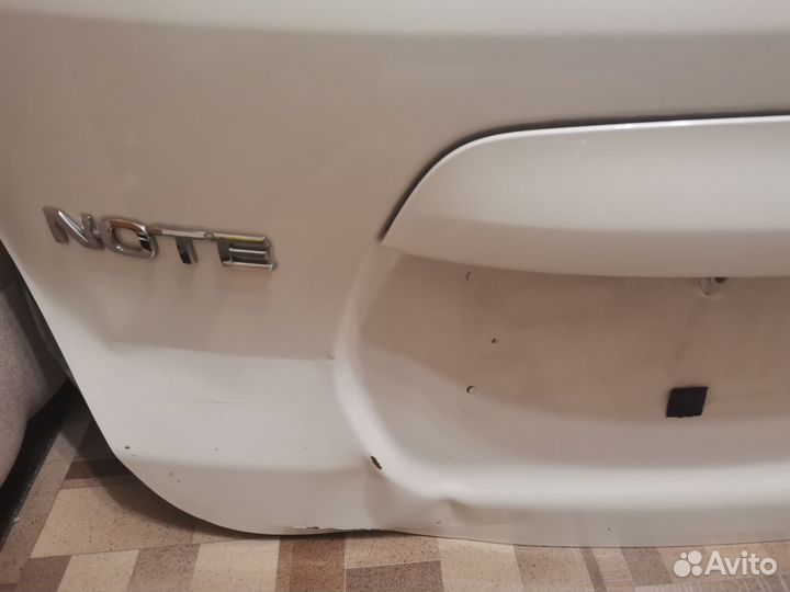 Задняя дверь со стеклом Nissan note e12