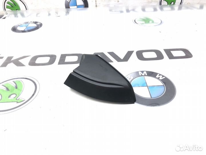 Накладка зеркала заднего вида (кожух) правая Skoda