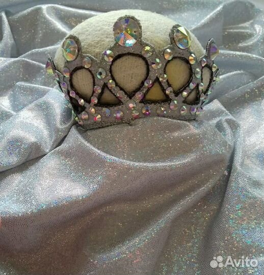 Украшение, корона на пучок для гимнастики