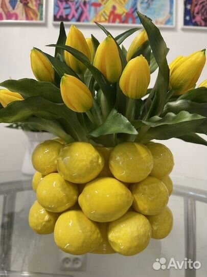 Ваза с лимонами