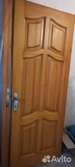 Дверь входная деревянная с коробкой