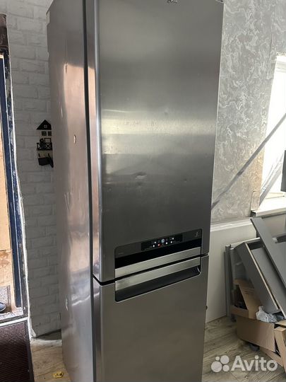Продам двухкамерный холодильник Whirlpool