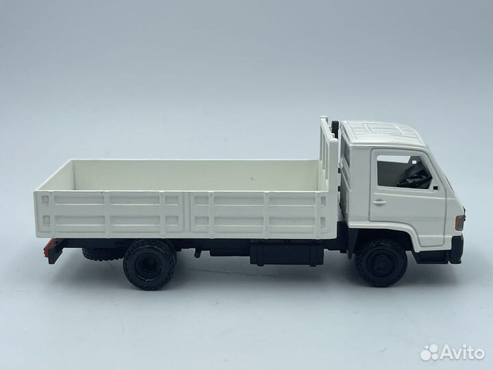 Mercedes-Benz - 700 Pick-up en Blanc de, 1:43, NZG