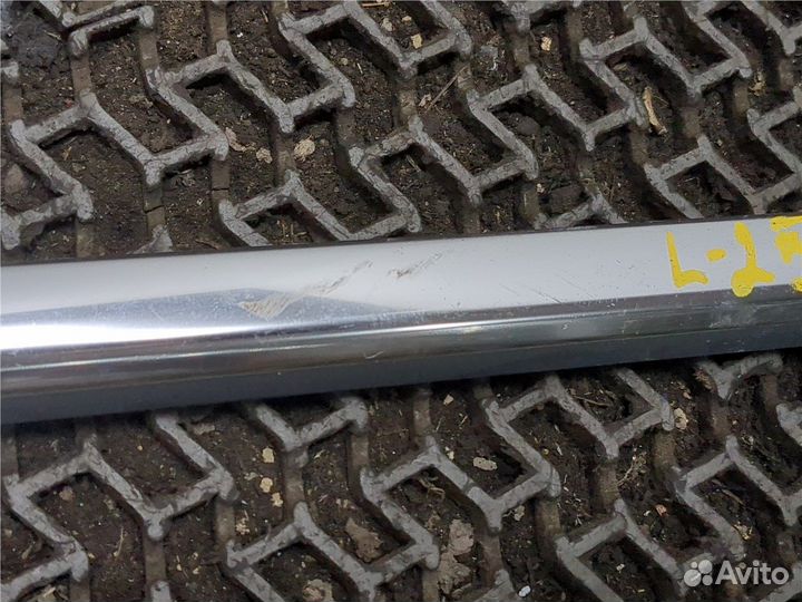 Молдинг стекла Volkswagen Touareg, 2011