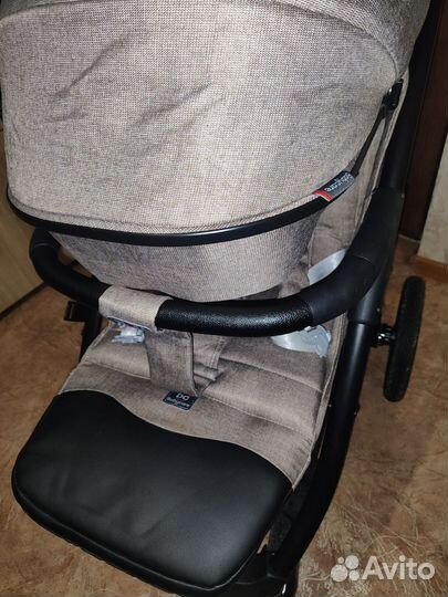 Прогулочная коляска с надувными колесами