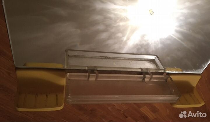 Зеркало в ванную с полочкой и мыльнецей