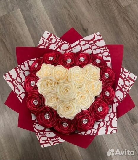 Букет роз из атласных лент на 14 февраля