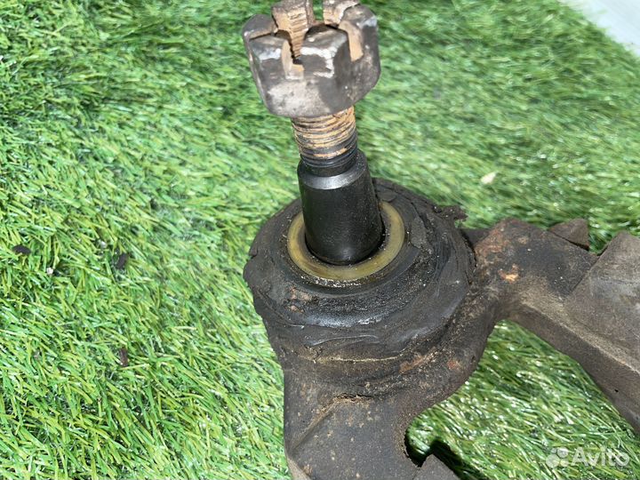 Рычаги передние нижние Chevrolet Suburban GMT400