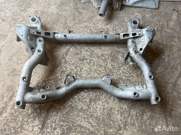 Подрамник mercedes w204