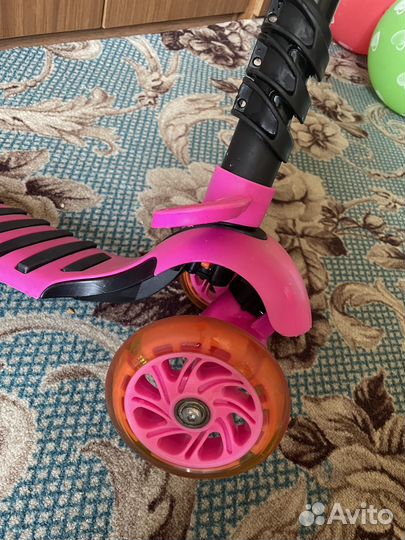 Самокат для девочки с 2 до 5 лет б/у