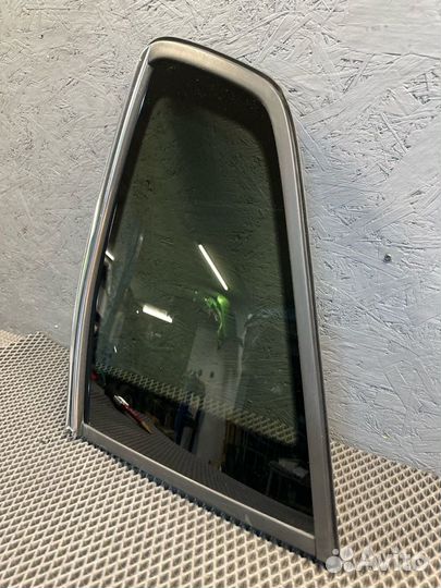 Форточка кузова задняя правая Volkswagen Teramont