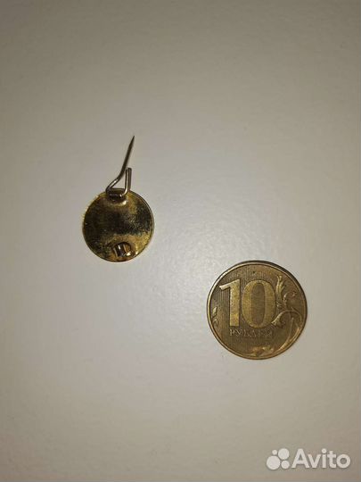 Значки фк Куусюси и Злате Моравце