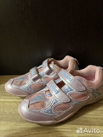 Кроссовки для девочки