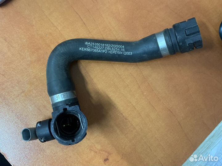 Шланг системы охлаждения Мерседес w253 GLC