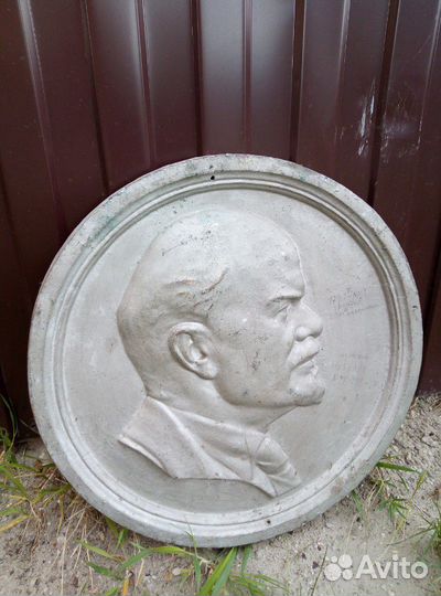 Круглый портрет Ленина из аллюминия