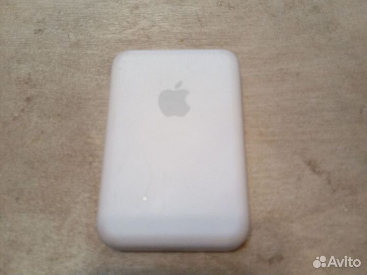 Павербанк apple