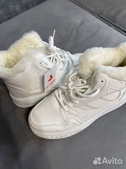 Кроссовки женские 38 размер новые