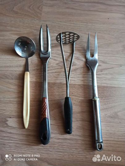 Салатницы стеклянные и столовые вилки, ложки СССР