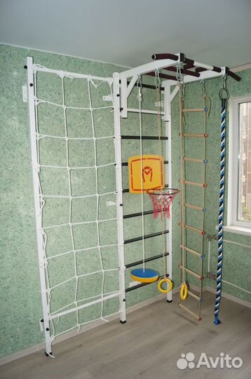 Шведская стенка черно-белая с сеткой арт72