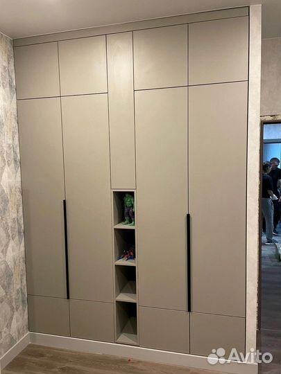 Шкаф распашной