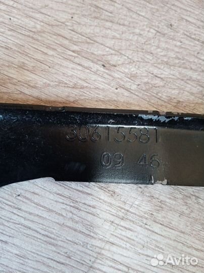 Кронштейн заднего сиденья Volvo V50