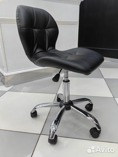 Стулья для мастера маникюра